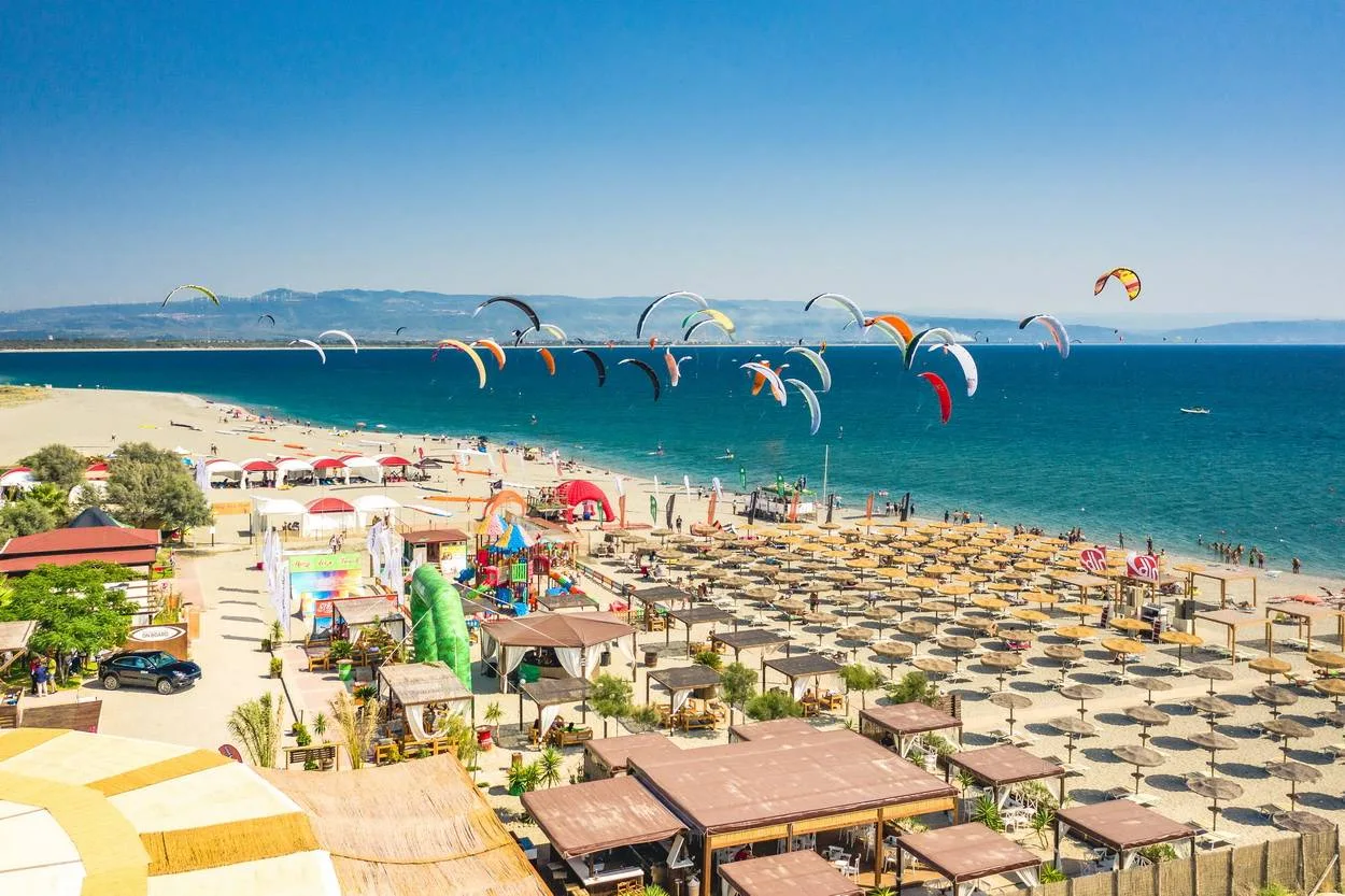 Hang Loose Beach — Gizzeria